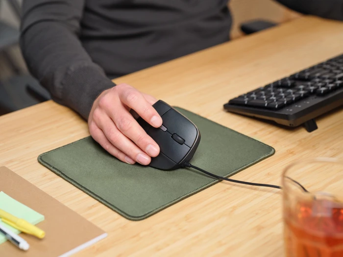 Trust Yuno Ergonomic Mouse schwarz, USB