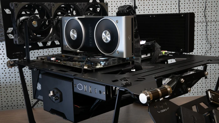 Cooler Master MasterFrame 700, Glasfenster