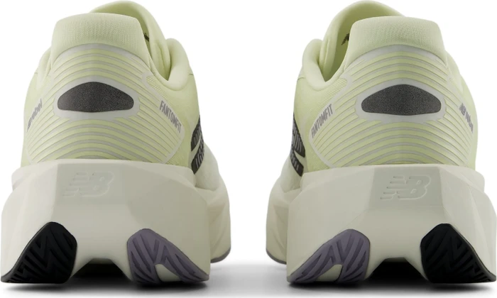 New Balance FuelCell Rebel v5 pistachio butter/sea salt (Damen)