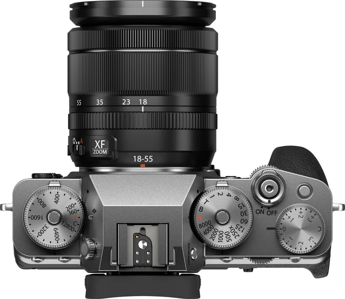 Fujifilm X-T4 silber mit Objektiv Fujinon XF 18-55mm 2.8-4.0 R LM OIS
