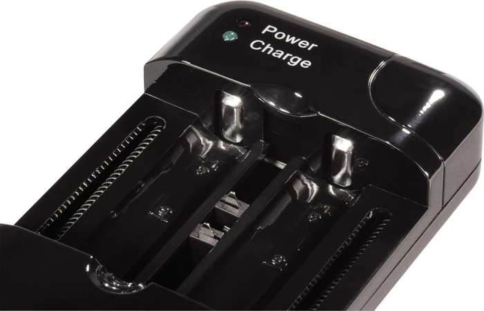 Hama Delta Multi Universalladegerät für Li-Ionen-Akkus und AA-/AAA-Batterien