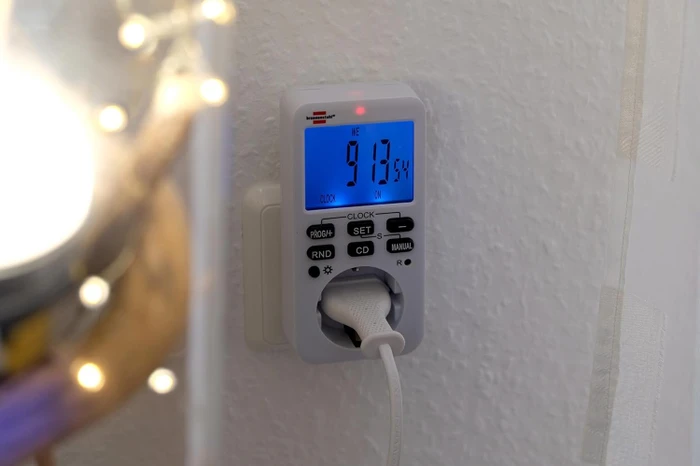 Brennenstuhl Comfort-Line digitale Wochenzeitschaltuhr, IP20, weiß