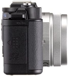 Pentax Q schwarz mit Objektiv Q 01 Standard Prime 8.5mm 1.9 AL und Q 02 Standard Zoom 5-15mm 2.8-4.5 AL