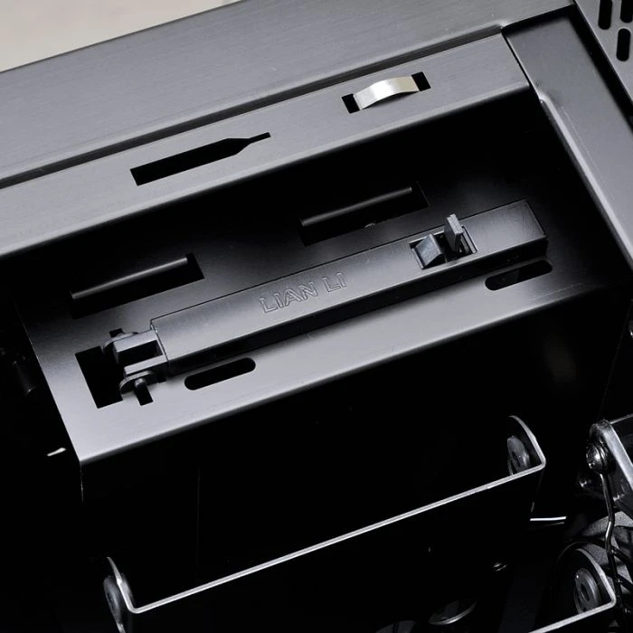 Lian Li PC-A51WRX schwarz/rot, Acrylfenster