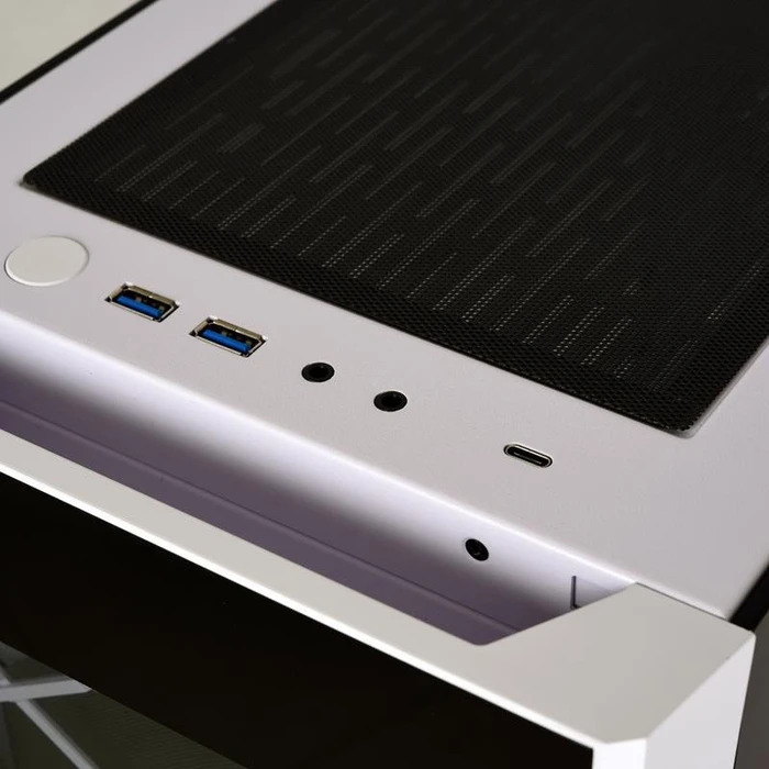 Lian Li Alpha 330W weiß, Glasfenster
