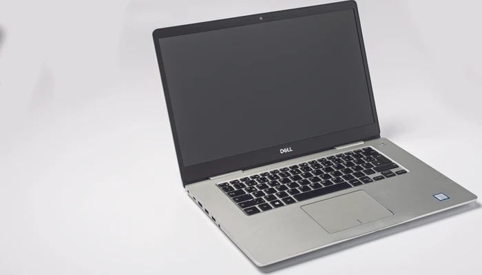 Dell Inspiron 15 7570, silber, Core i5-8250U, 8GB RAM, 128GB SSD, 1TB HDD, GeForce 940MX, DE