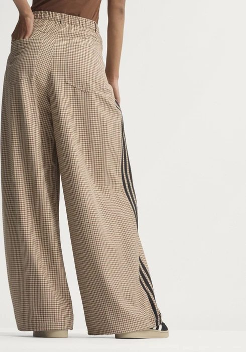 adidas Checks Hose lang crystal linen/aurora coffee/orbit green/vermilion (Damen)