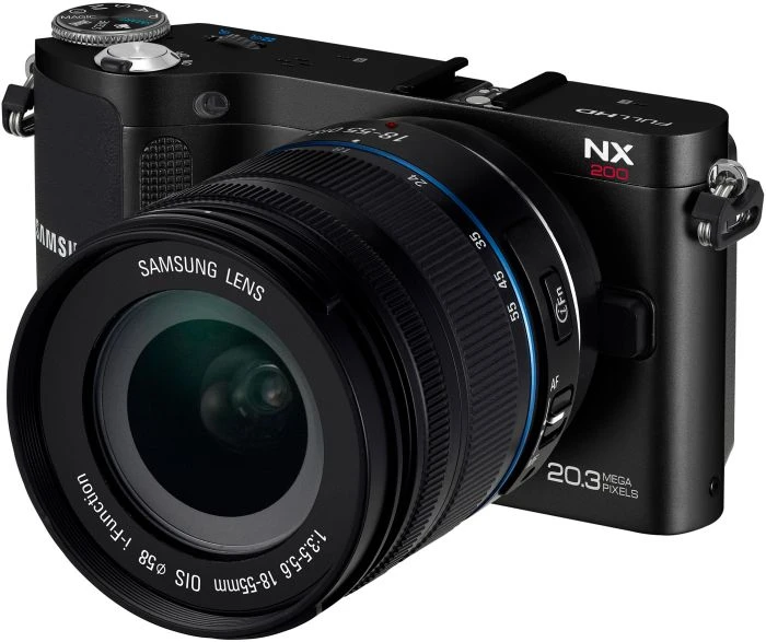 Samsung NX200 schwarz mit Objektiv NX 18-55mm 3.5-5.6 OIS II i-Function