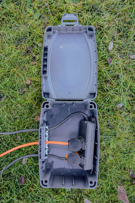 Brennenstuhl Wetterfeste Box für Außen zur sicheren Stromversorgung, schwarz