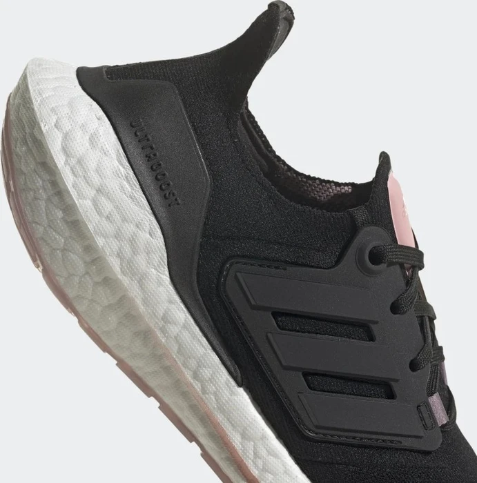 adidas Ultraboost 22 core black/legacy purple (Damen)