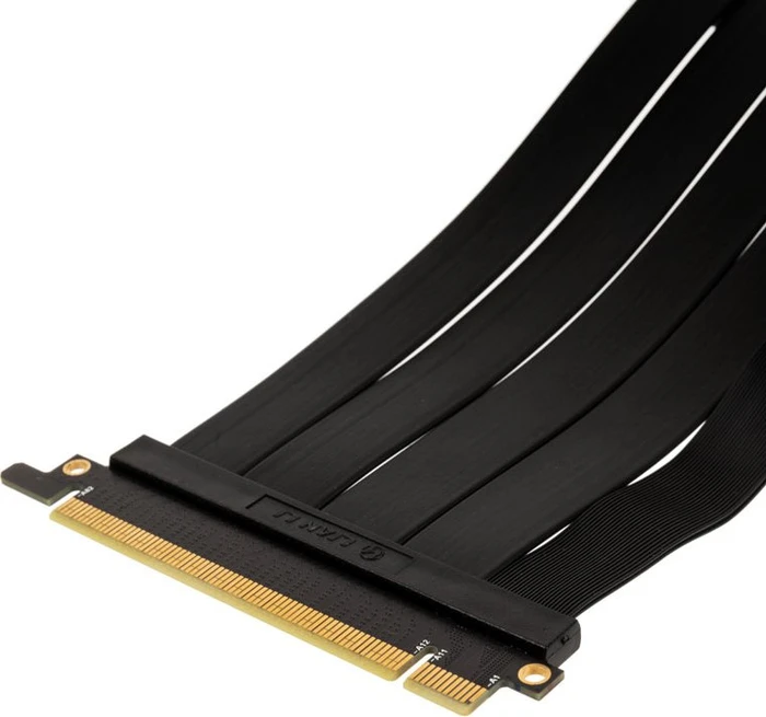 Lian Li Riser Card, inkl. PCI-Slot Blende, gewinkelt, PCIe 4.0, 200mm, schwarz