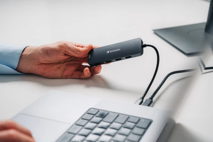 Verbatim USB-C Pro Multiport Hub CMH-08, USB-C 3.0 [Stecker]