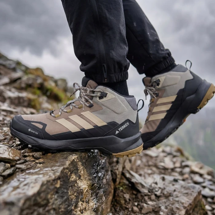 adidas Terrex Skychaser AX5 Mid GTX core black/sand green/chalky brown (Herren)