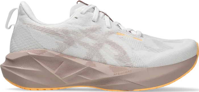 Asics Novablast 5 white/fawn (Damen)