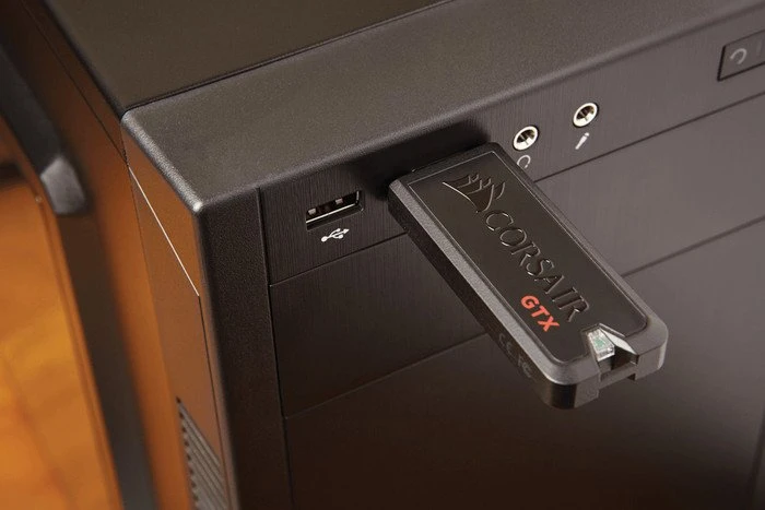 Corsair Carbide Series 88R, Acrylfenster