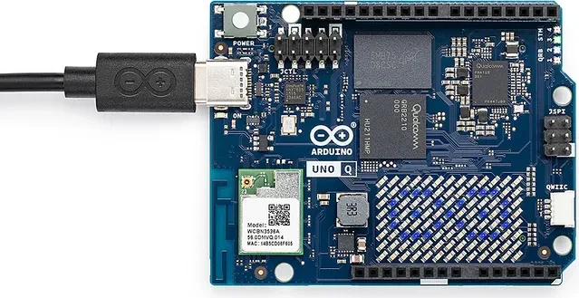 TRU Components Volta Arduino UNO Q Set (4 GB / 32 GB eMMC) 4 x 2.0 GHz inkl. Hutschienennetzteil