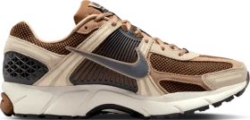 Nike Zoom Vomero 5 light british tan/british khaki/linen/dark smoke grey (Herren)