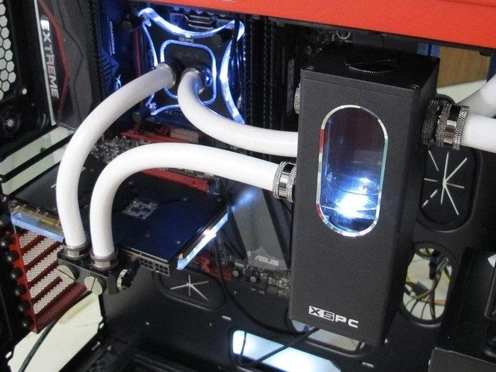 XSPC Ion Reservoir schwarz LED weiß, mit Pumpe