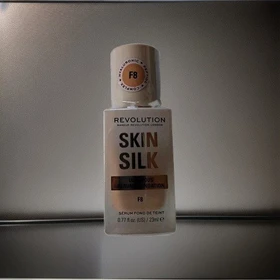 Revolution Beauty Skin Silk Radiant Satin Serum Foundation F8, 23ml