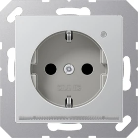 Jung Serie A Steckdose mit LED-Orientierungslicht und Sensor, aluminium