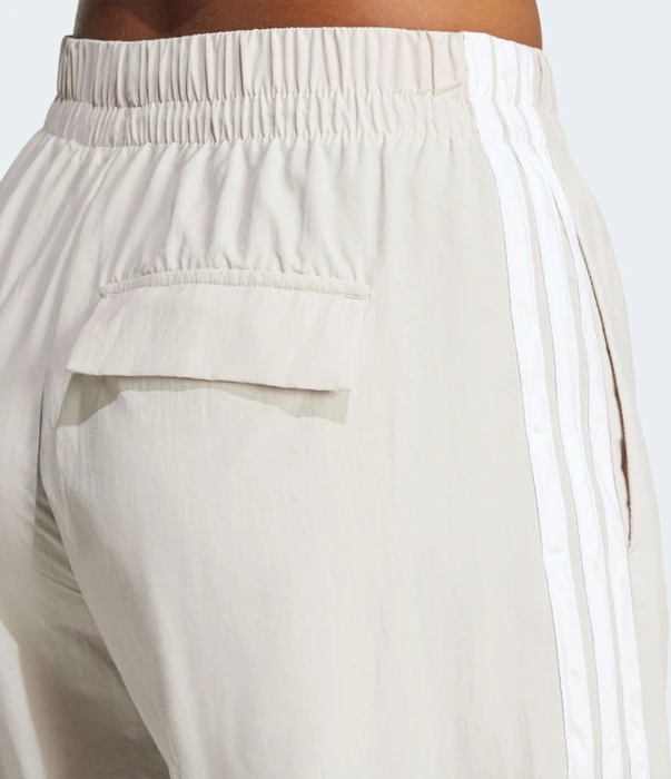 adidas Essentials 3-Streifen Lifestyle Woven Parachute Trainingshose lang beige/weiß (Damen)