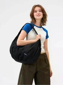 Aevor Slouchy Umhängetasche schwarz