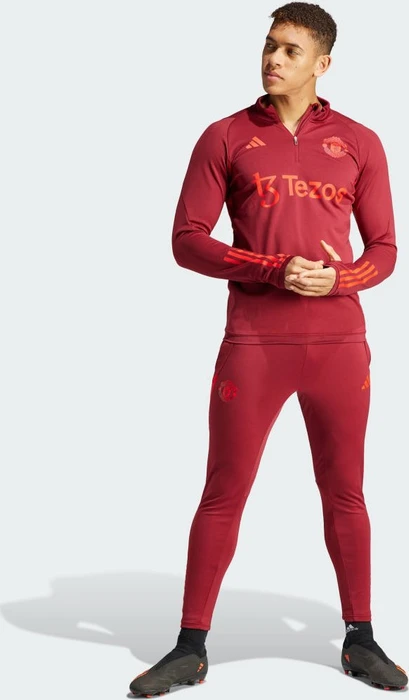 adidas Manchester United Tiro 23 Trainingshose lang team coll burgundy 2 (Herren)