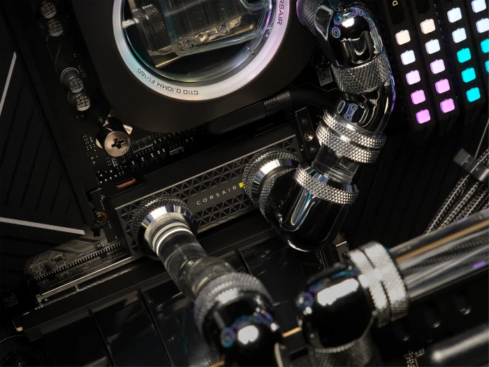 Corsair Force Series MP700 PRO Hydro X 2TB, M.2 2280 / M-Key / PCIe 5.0 x4, Kühlkörper