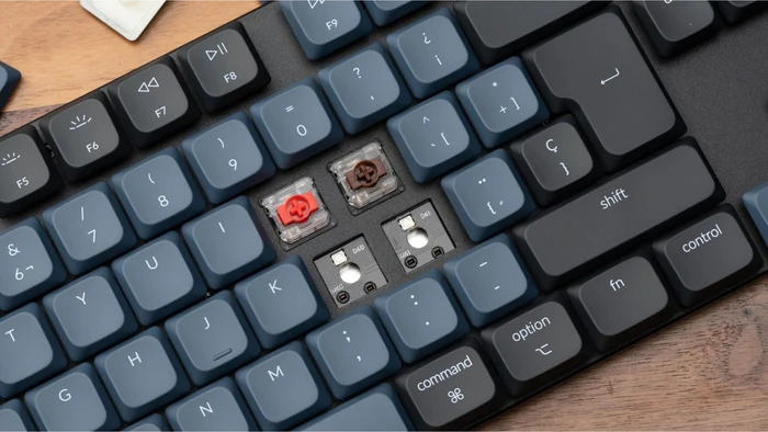 Keychron K1 Pro, schwarz/blau, LEDs RGB, hot-swap, Gateron LOW PROFILE 2.0 RED, USB/Bluetooth, DE