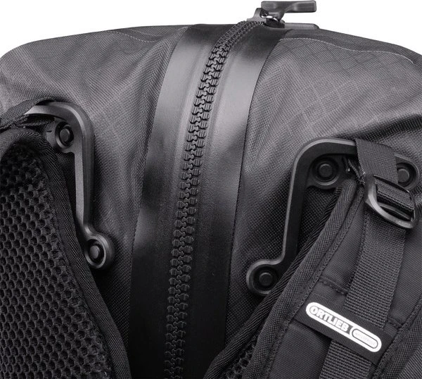 Ortlieb Atrack Metrosphere black embossed