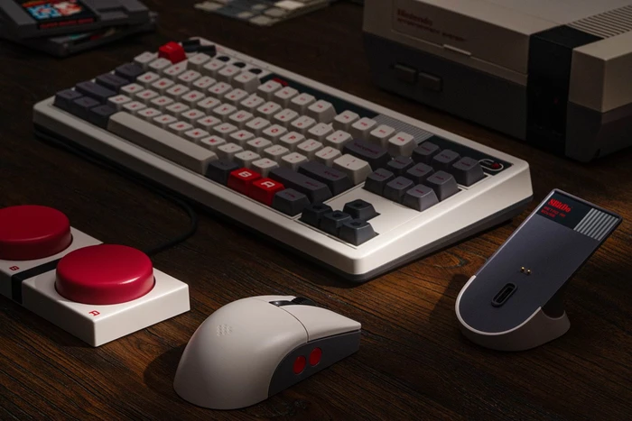 8BitDo Retro R8 Mouse mit Ladestation, N Edition, grau/rot, USB/Bluetooth