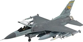 Tamiya F-16CJ Fighting Falcon mit Zurüstteilen