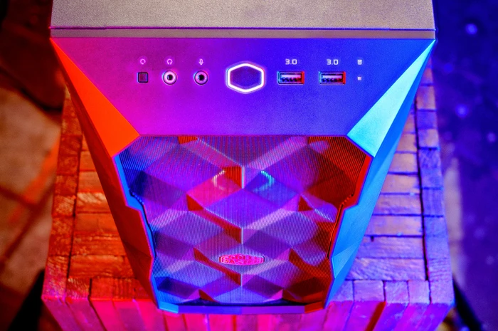 Cooler Master MasterBox TD300 Mesh, schwarz, Glasfenster