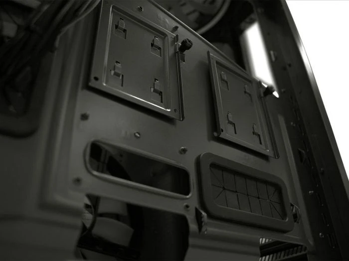 NZXT Phantom 630 Gunmetal, Acrylfenster