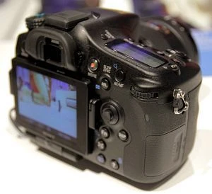 Sony Alpha 77 mit Objektiv 16-50mm 2.8 DT SSM