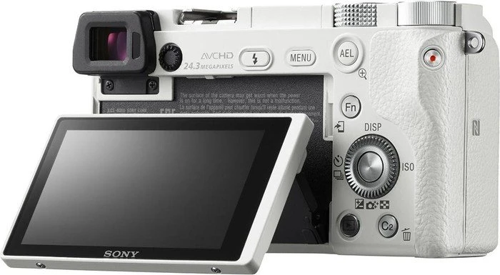 Sony Alpha 6000 weiß mit Objektiv E PZ 16-50mm 3.5-5.6 OSS