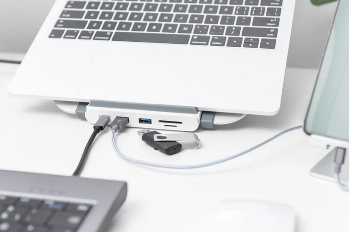 Digitus Variabler Notebook-Ständer mit integrierter USB-C Docking Station, USB-C 3.0 [Buchse]