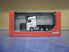 Herpa Mercedes-Benz Actros Streamspace 6x2 Zugmaschine weiß