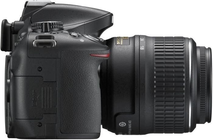 Nikon D5200 schwarz mit Objektiv AF-S DX 18-55mm 3.5-5.6 G VR
