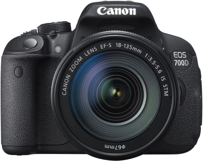 Canon EOS 700D mit Objektiv EF-S 18-135mm 3.5-5.6 IS STM