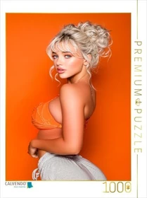 Calvendo Erotikpuzzle mit Sandy in hotpants und orangem Top