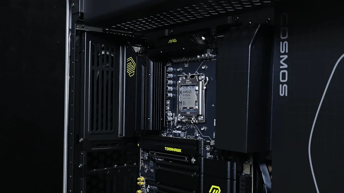 Cooler Master Cosmos Alpha, Glasfenster