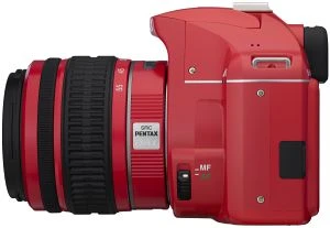 Pentax K-x rot mit Objektiv smc DA L 18-55mm 3.5-5.6 AL