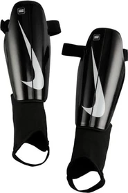 Nike Charge Schienbeinschützer schwarz/weiß