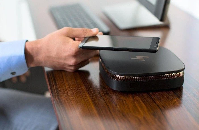 HP Elite Slice Mini-Computer mit Charging Cover, Core i5-6500T, 8GB RAM, 256GB SSD