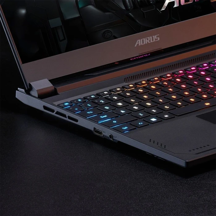 GIGABYTE AORUS 15X, Core i7-13650HX, 16GB RAM, 1TB SSD, GeForce RTX 4070, DE