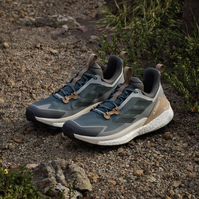 adidas Terrex Free Hiker 2.0 Low preloved teal/aurora ivy/grey three (Herren)