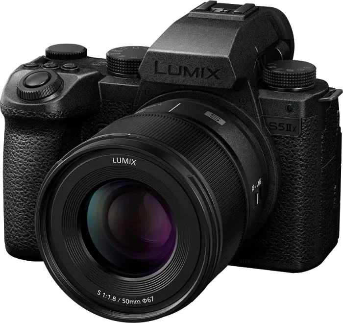Panasonic Lumix DC-S5IIX mit Objektiv Lumix S 50mm 1.8