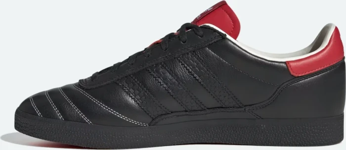 adidas Gazelle Team core black/better scarlet (Herren)