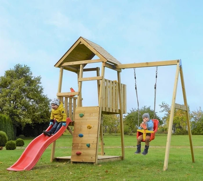 Wendi Toys Spielturm Panda mit Rutsche, Schaukel und Kletterwand